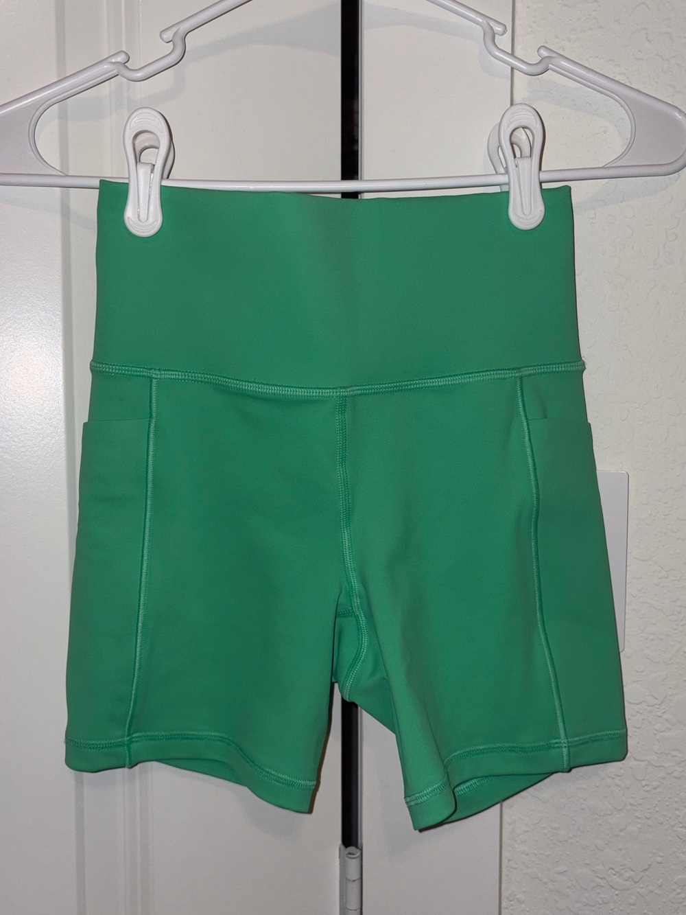Athleta Salutation Stash High Rise 5" Short